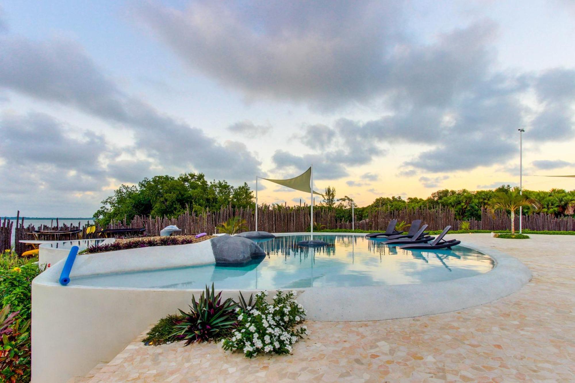 Swan Villas Maya Beach Exterior photo